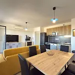 F3 Confort & Piscine 300m De La Apartman