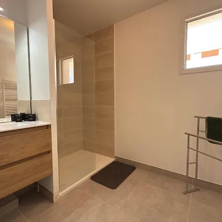 Апартаменты F3 Confort & Piscine 300m De La